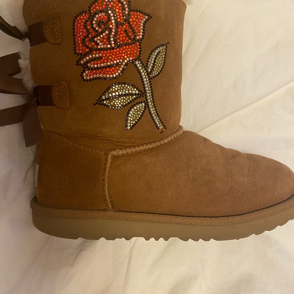 Girls Bailey Ugg Boots - Picture 2 of 4